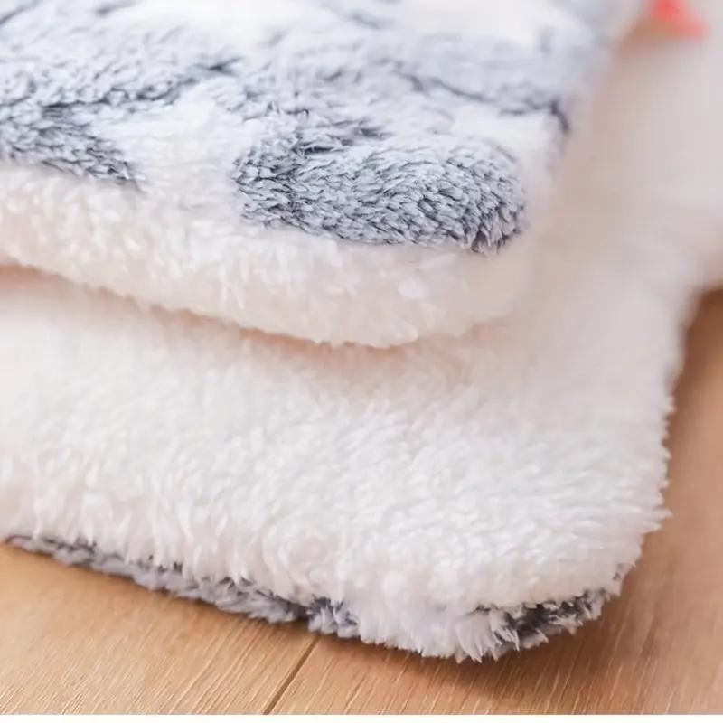 Luxurious Plush Flannel Pet Mat for Cats & Dogs - Ultra-Soft, Extra-Thick, Non-Slip Bottom - Cozy Indoor Napping Pad, Machine Washable