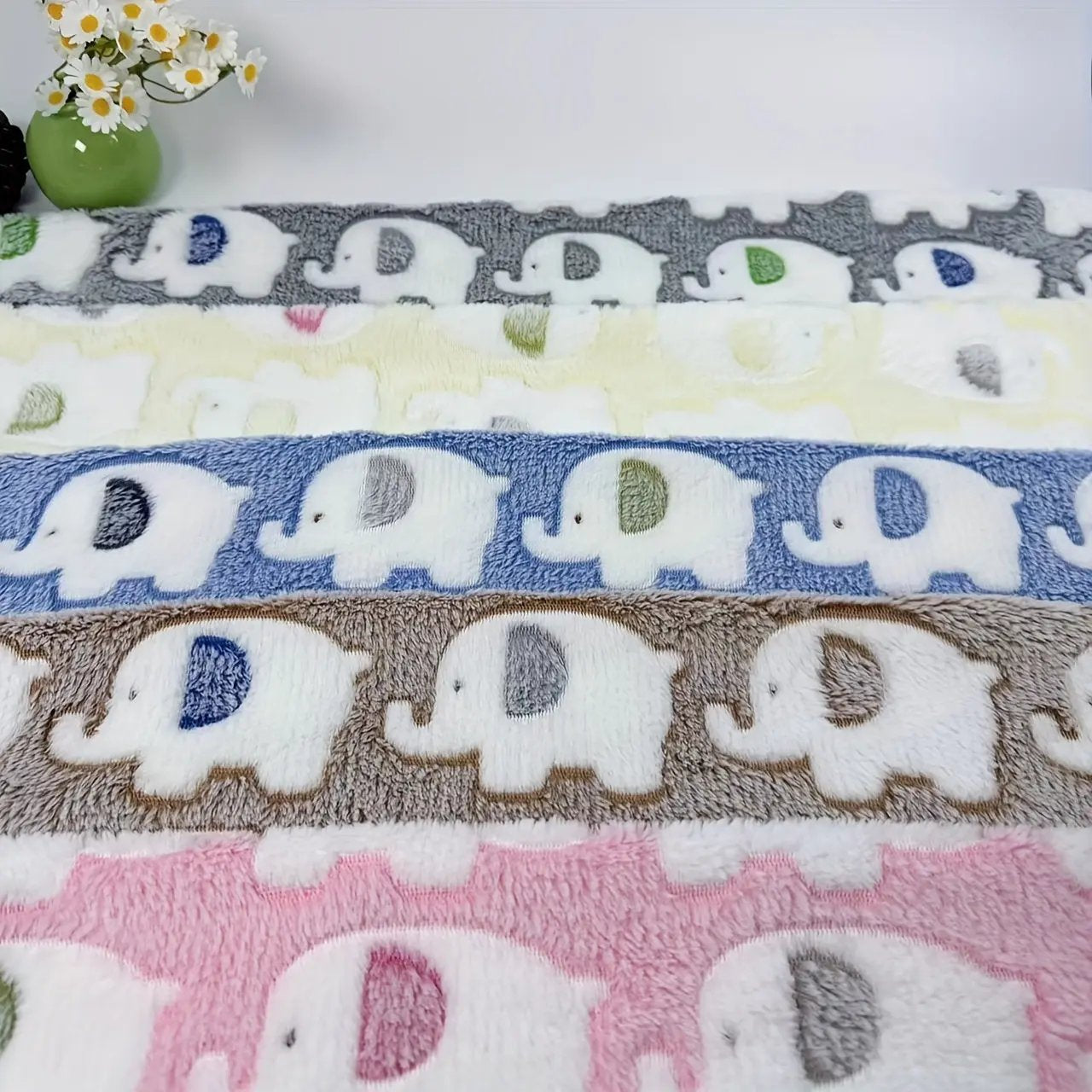 Cute Elephant Print Pet Blanket - Machine Washable, Soft Warm Fleece Pet Mats for Cats & Dogs, Four Seasons Comfort, Suitable for Small to Extra Large Pets, Polyester Bed Pad with Unique Features