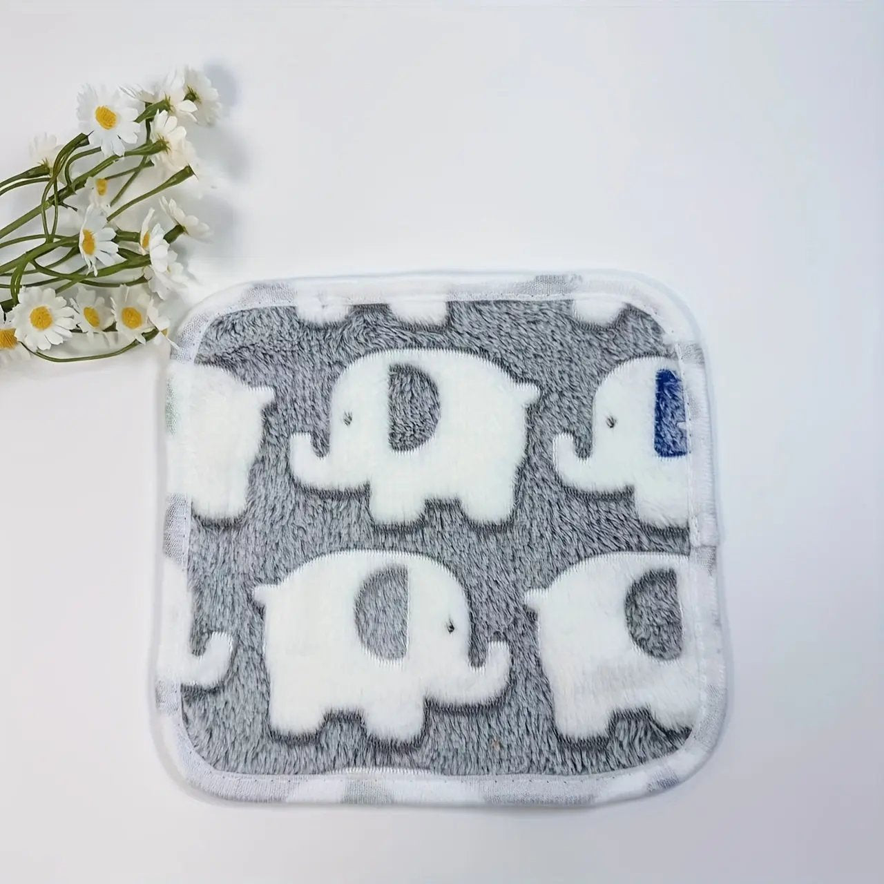 Cute Elephant Print Pet Blanket - Machine Washable, Soft Warm Fleece Pet Mats for Cats & Dogs, Four Seasons Comfort, Suitable for Small to Extra Large Pets, Polyester Bed Pad with Unique Features