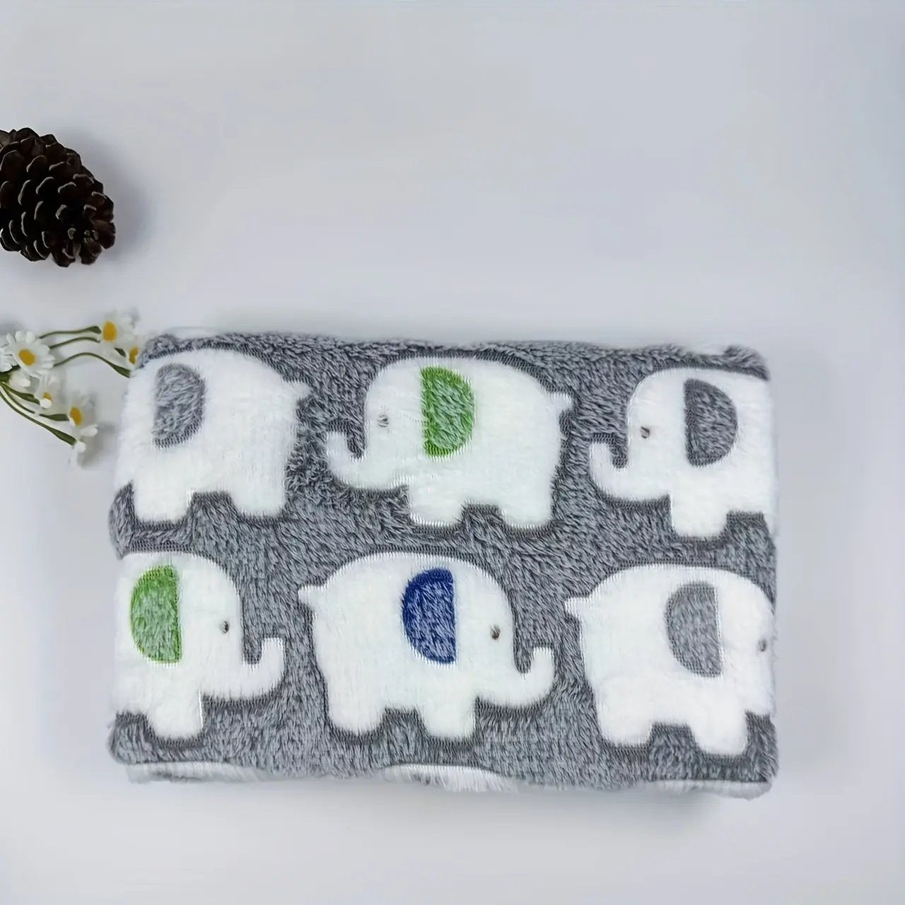 Cute Elephant Print Pet Blanket - Machine Washable, Soft Warm Fleece Pet Mats for Cats & Dogs, Four Seasons Comfort, Suitable for Small to Extra Large Pets, Polyester Bed Pad with Unique Features