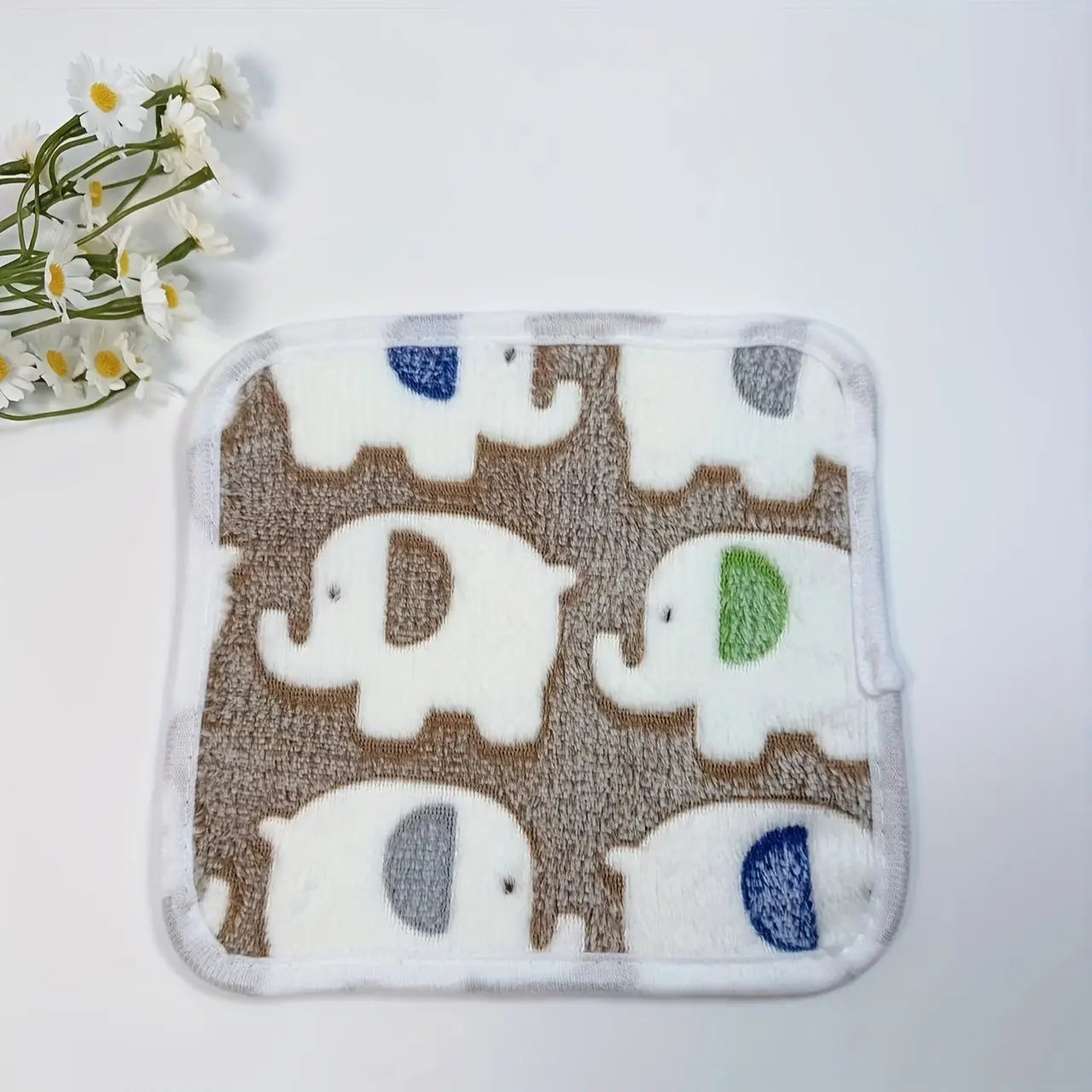 Cute Elephant Print Pet Blanket - Machine Washable, Soft Warm Fleece Pet Mats for Cats & Dogs, Four Seasons Comfort, Suitable for Small to Extra Large Pets, Polyester Bed Pad with Unique Features