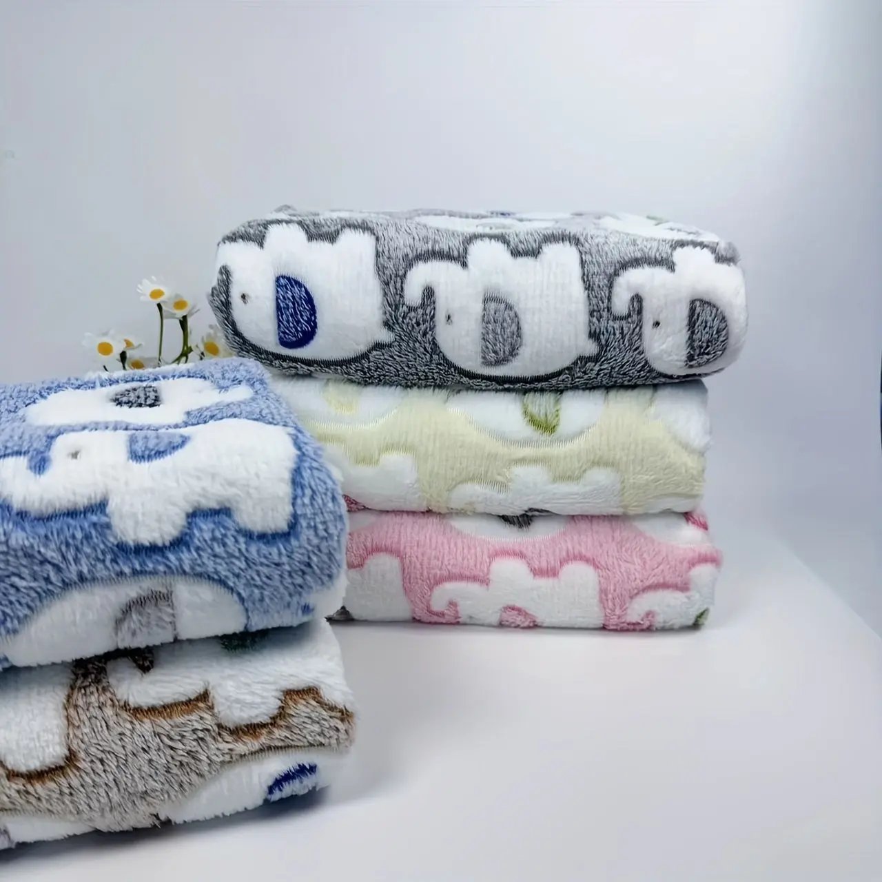 Cute Elephant Print Pet Blanket - Machine Washable, Soft Warm Fleece Pet Mats for Cats & Dogs, Four Seasons Comfort, Suitable for Small to Extra Large Pets, Polyester Bed Pad with Unique Features