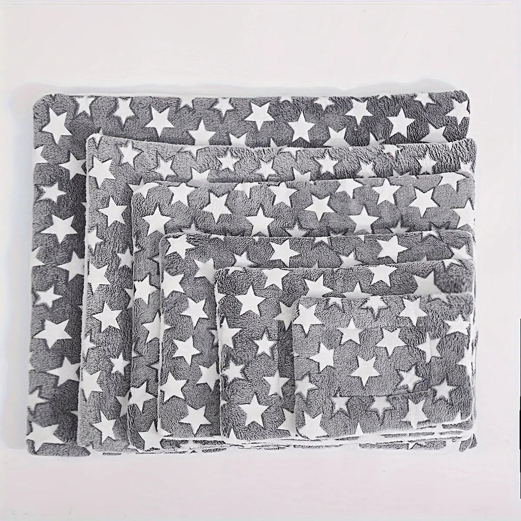 Cozy All-Season Plush Pet Mat | Soft, Thickened Warm Blanket for Cats & Dogs | Machine-Washable, Durable Polyester | Ideal for Autumn & Winter Sleep Comfort | Star Patterned Design, Pet Sleeping Ma