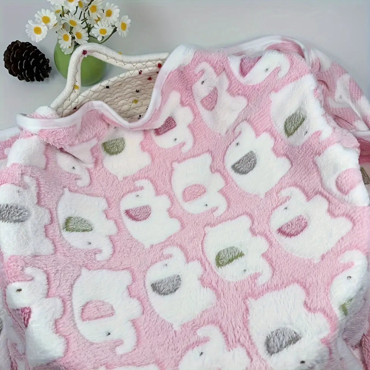 Cute Elephant Print Pet Blanket - Machine Washable, Soft Warm Fleece Pet Mats for Cats & Dogs, Four Seasons Comfort, Suitable for Small to Extra Large Pets, Polyester Bed Pad with Unique Features