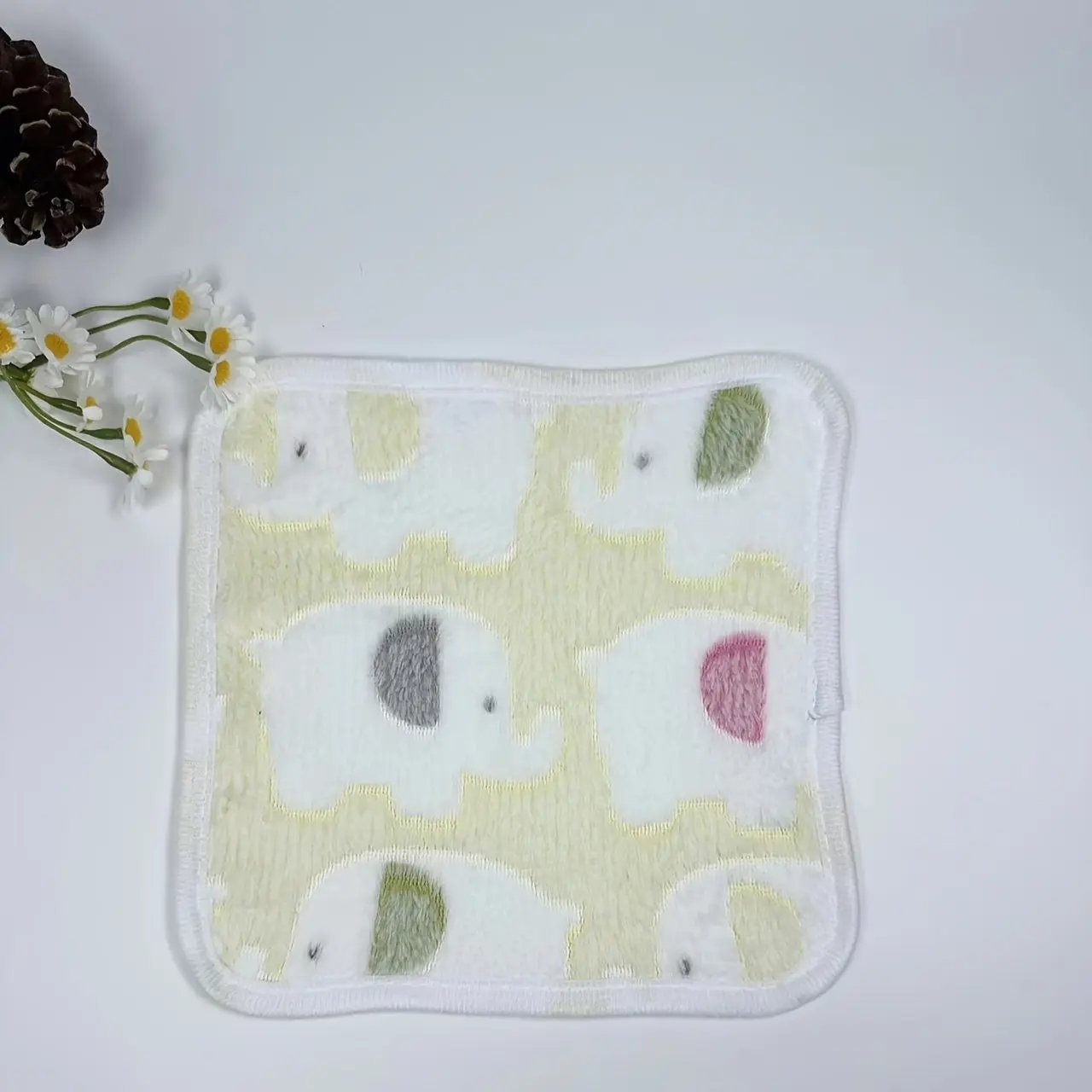 Cute Elephant Print Pet Blanket - Machine Washable, Soft Warm Fleece Pet Mats for Cats & Dogs, Four Seasons Comfort, Suitable for Small to Extra Large Pets, Polyester Bed Pad with Unique Features