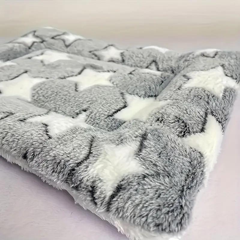 Luxurious Plush Flannel Pet Mat for Cats & Dogs - Ultra-Soft, Extra-Thick, Non-Slip Bottom - Cozy Indoor Napping Pad, Machine Washable