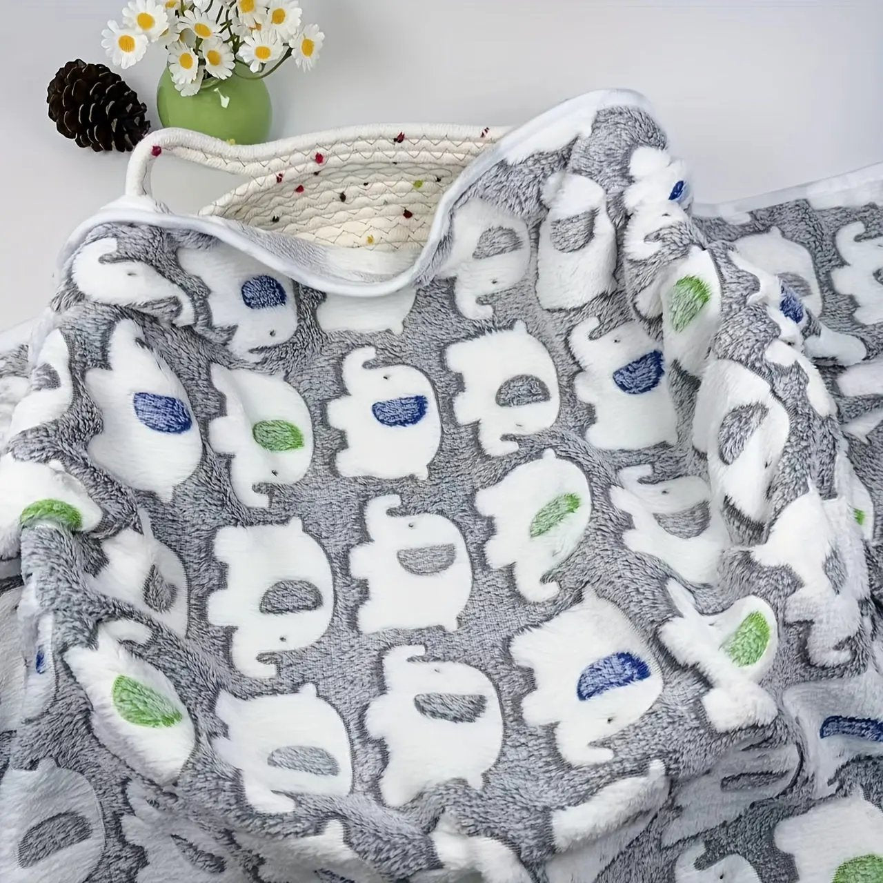 Cute Elephant Print Pet Blanket - Machine Washable, Soft Warm Fleece Pet Mats for Cats & Dogs, Four Seasons Comfort, Suitable for Small to Extra Large Pets, Polyester Bed Pad with Unique Features
