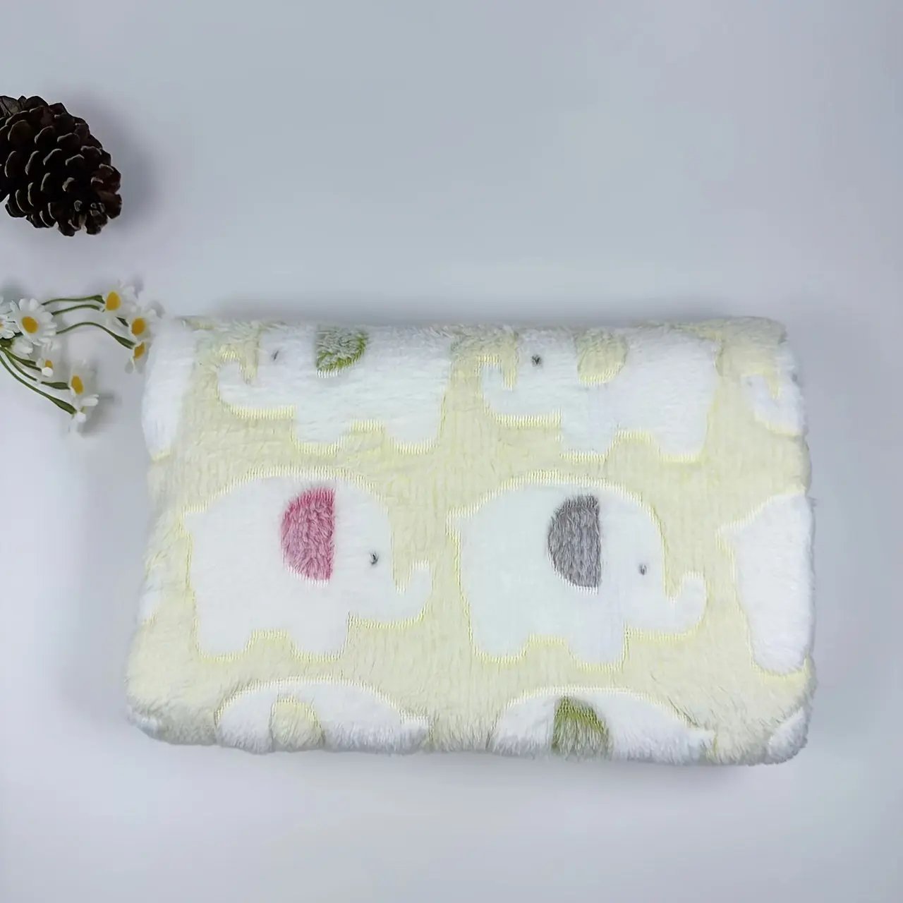 Cute Elephant Print Pet Blanket - Machine Washable, Soft Warm Fleece Pet Mats for Cats & Dogs, Four Seasons Comfort, Suitable for Small to Extra Large Pets, Polyester Bed Pad with Unique Features