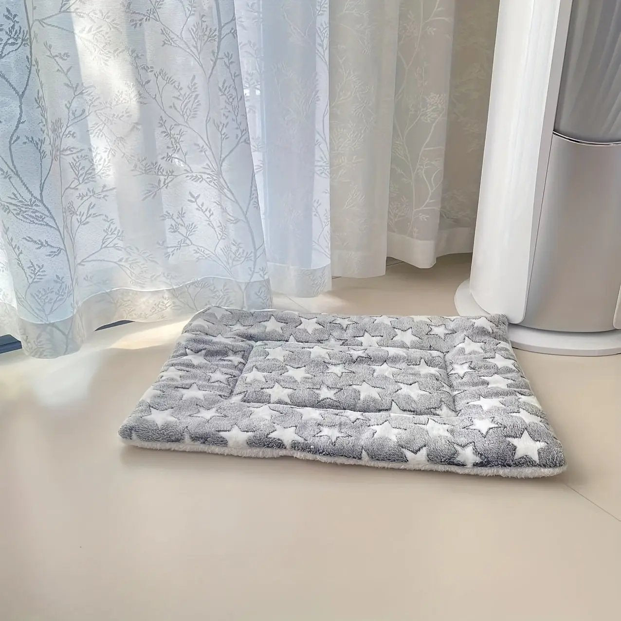 Cozy All-Season Plush Pet Mat | Soft, Thickened Warm Blanket for Cats & Dogs | Machine-Washable, Durable Polyester | Ideal for Autumn & Winter Sleep Comfort | Star Patterned Design, Pet Sleeping Ma