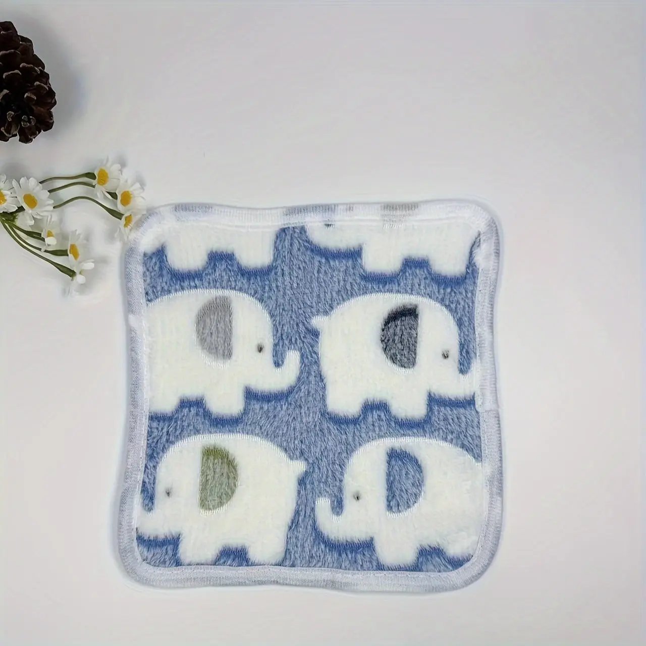 Cute Elephant Print Pet Blanket - Machine Washable, Soft Warm Fleece Pet Mats for Cats & Dogs, Four Seasons Comfort, Suitable for Small to Extra Large Pets, Polyester Bed Pad with Unique Features